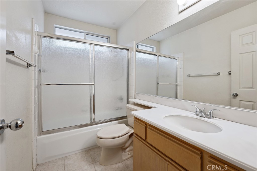 24687 Calle Largo