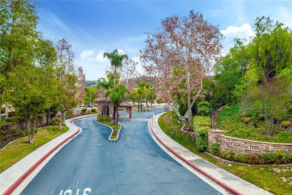 24687 Calle Largo