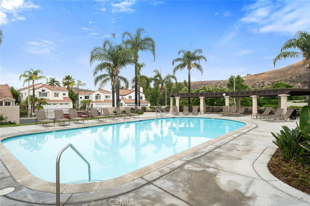 24687 Calle Largo