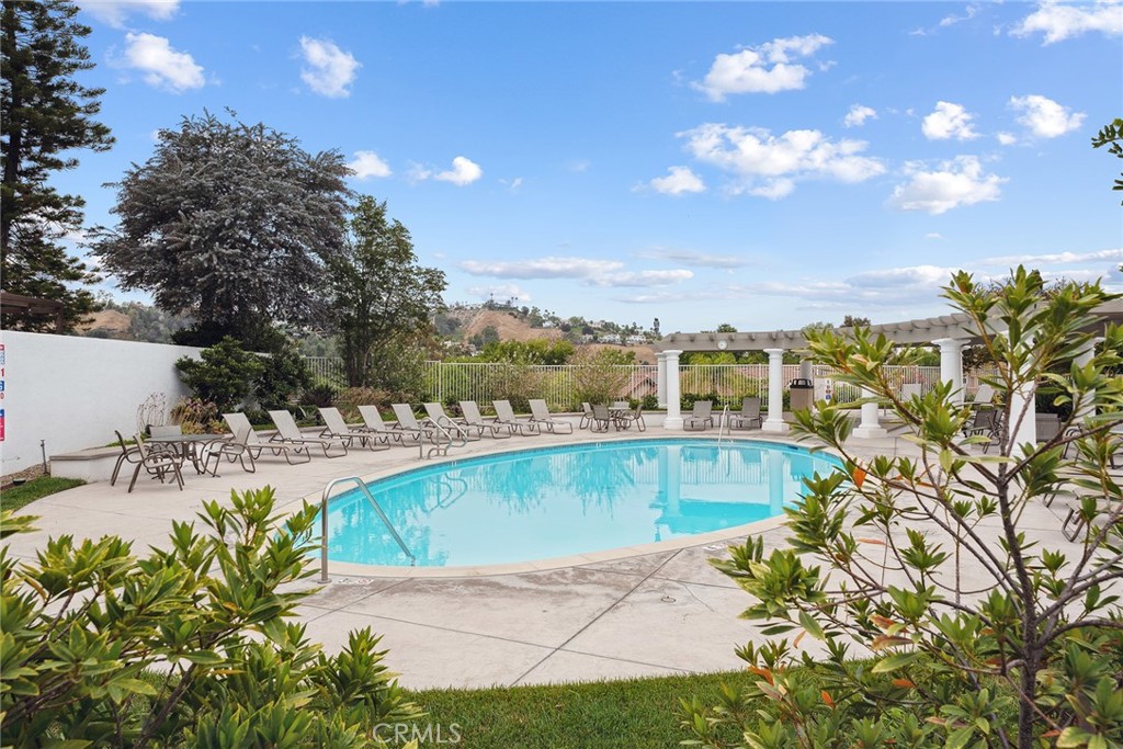 24687 Calle Largo