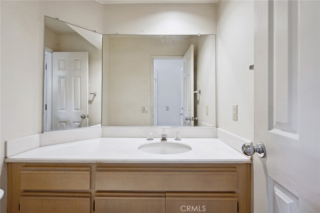 24687 Calle Largo