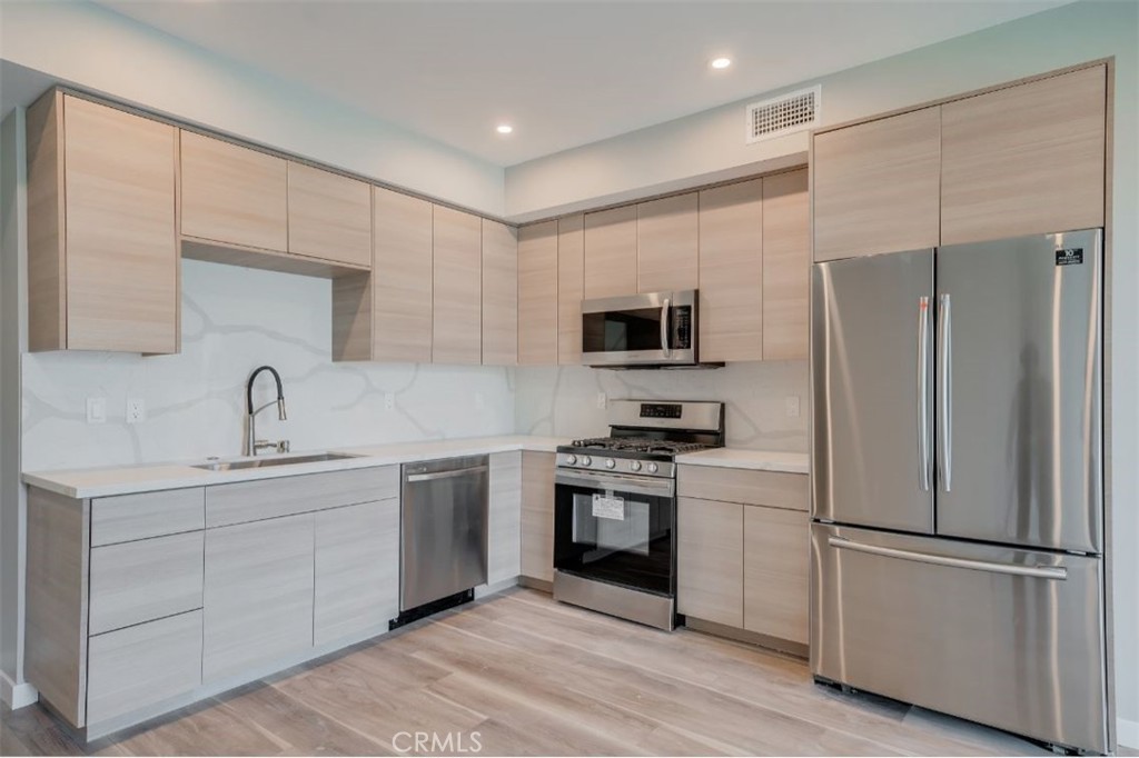 7018 Alabama Avenue 201