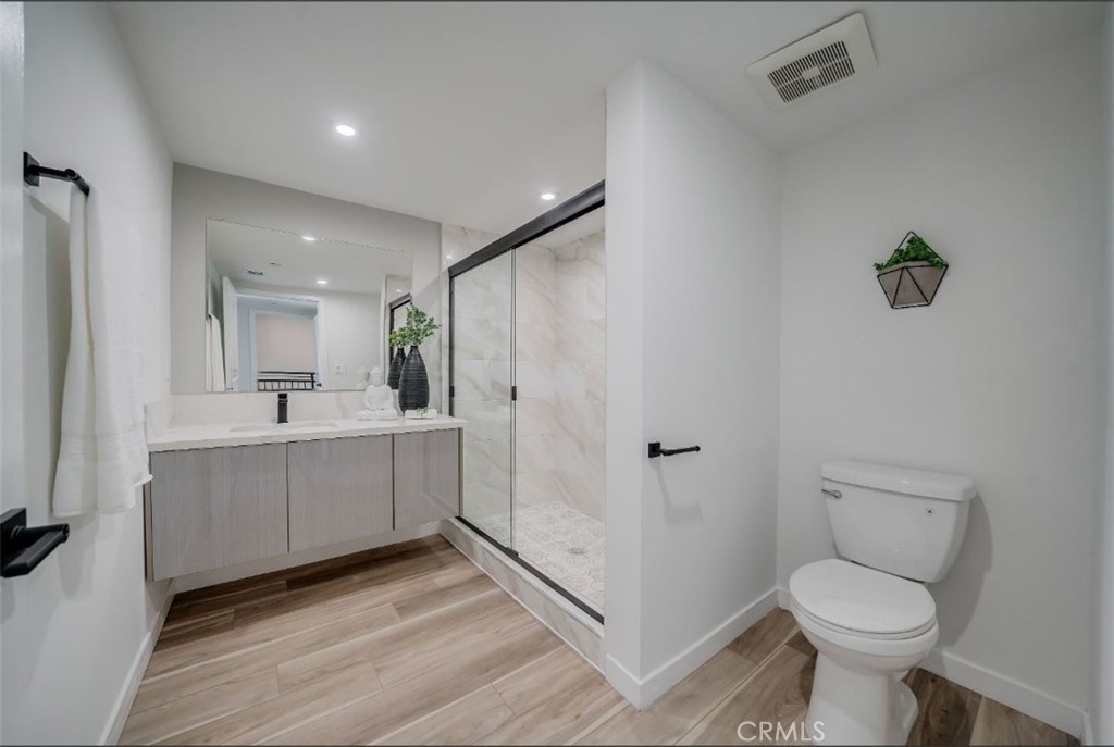 7018 Alabama Avenue 201