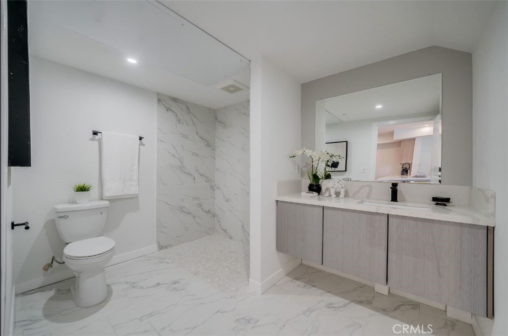 7018 Alabama Avenue 201