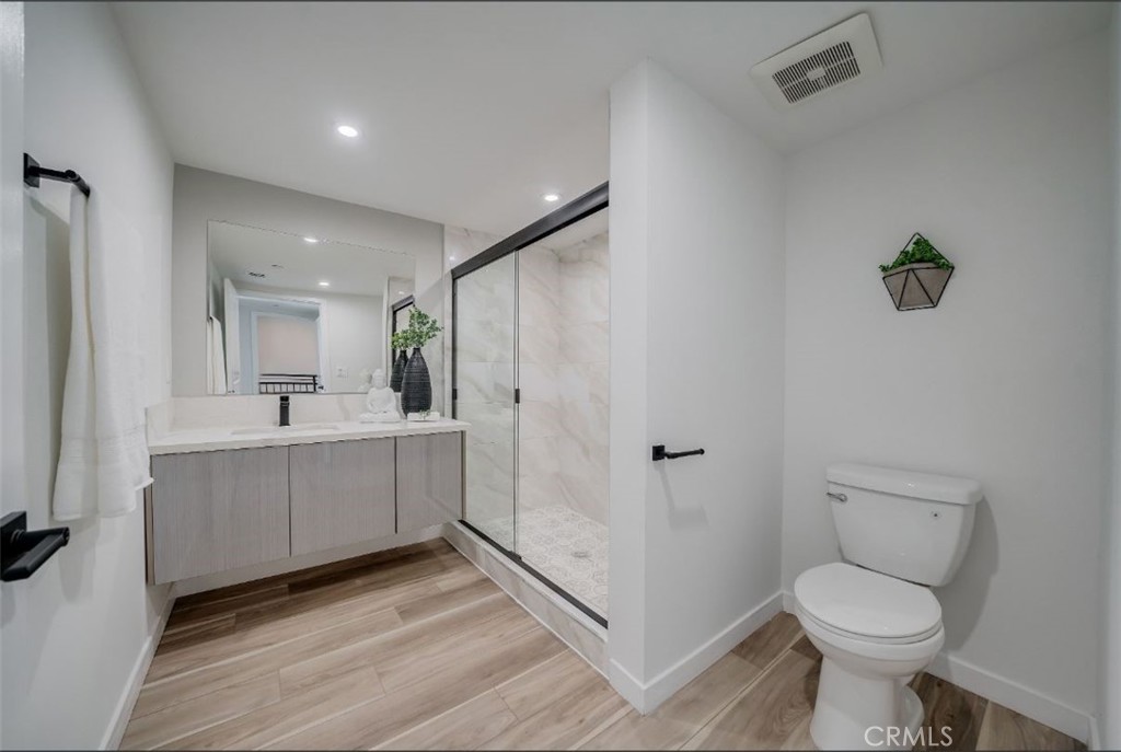 7018 Alabama Avenue 201