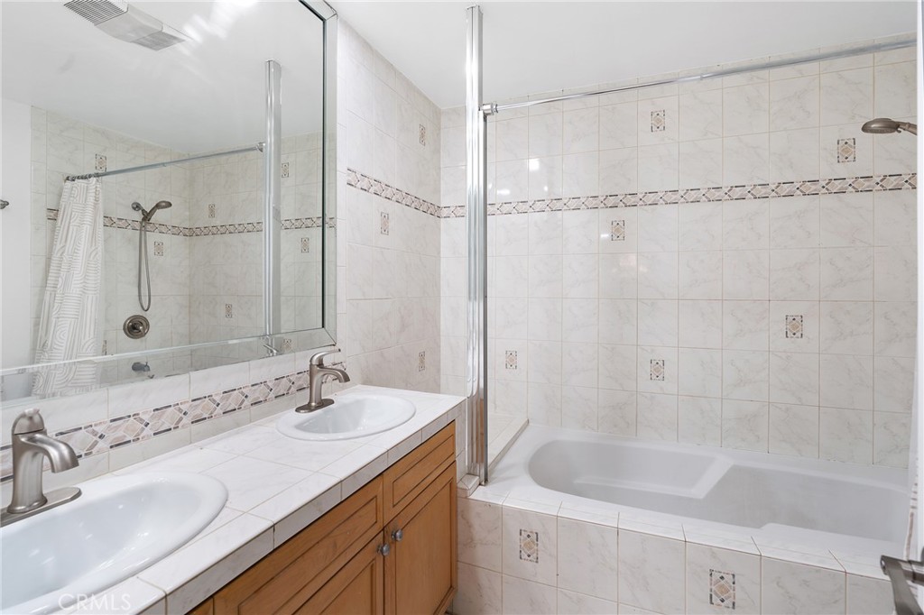 4726 Park Granada 216