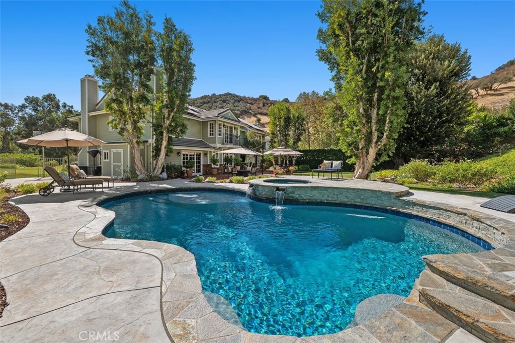 8201 Quiet Hills Court