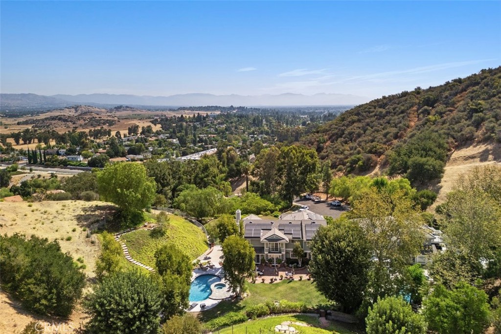 8201 Quiet Hills Court