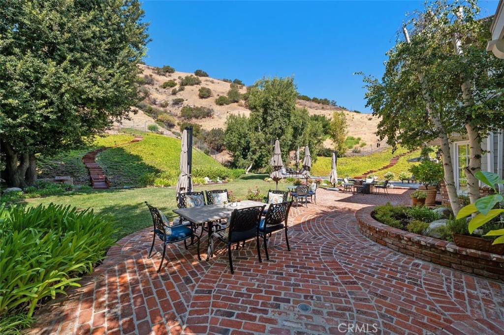 8201 Quiet Hills Court