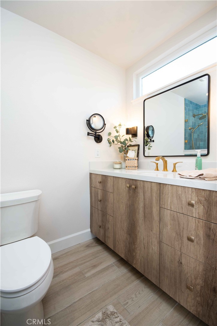 765 W Crestview Street