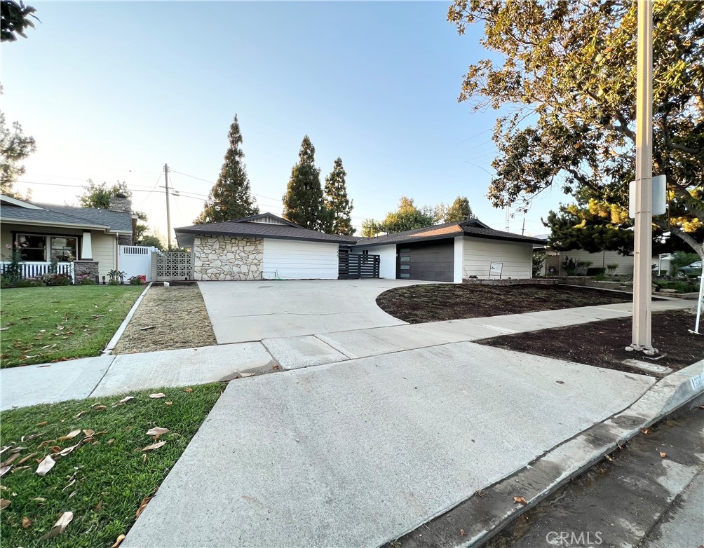 1233 E Fairway Drive