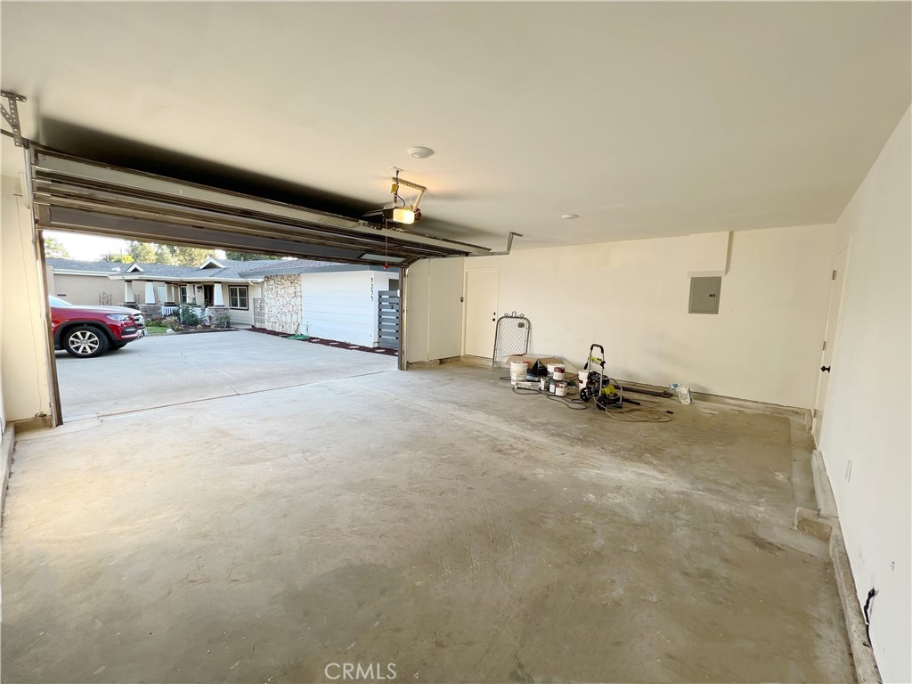 1233 E Fairway Drive