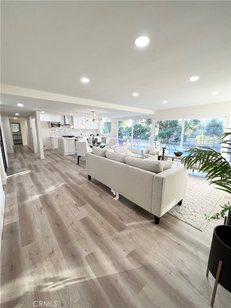 1233 E Fairway Drive