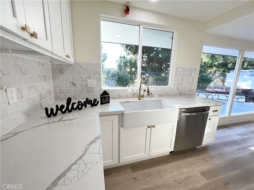 1233 E Fairway Drive