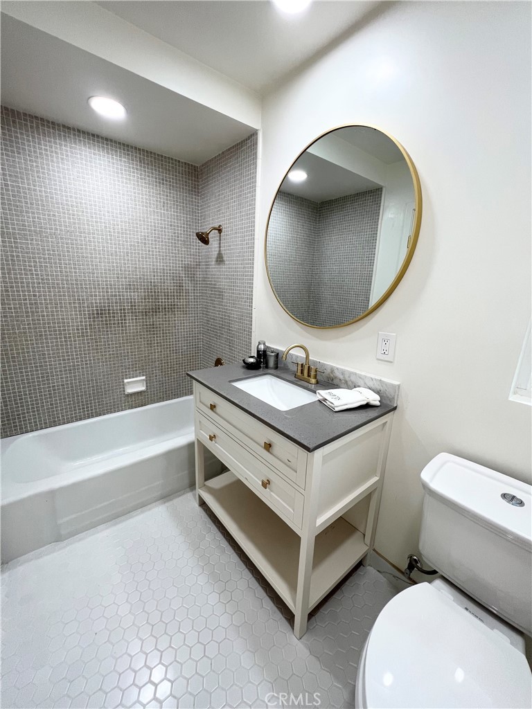 1233 E Fairway Drive