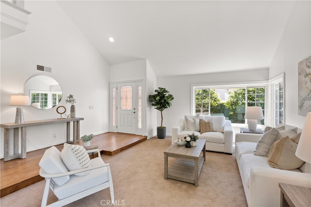 25502 La Mirada Street