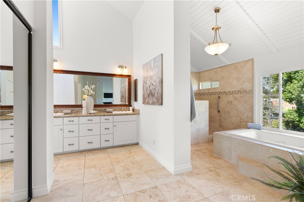 25502 La Mirada Street