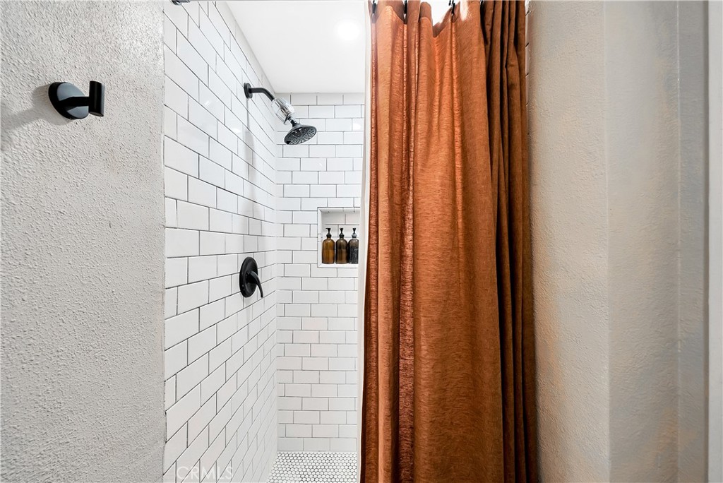 2915 Barrington Court