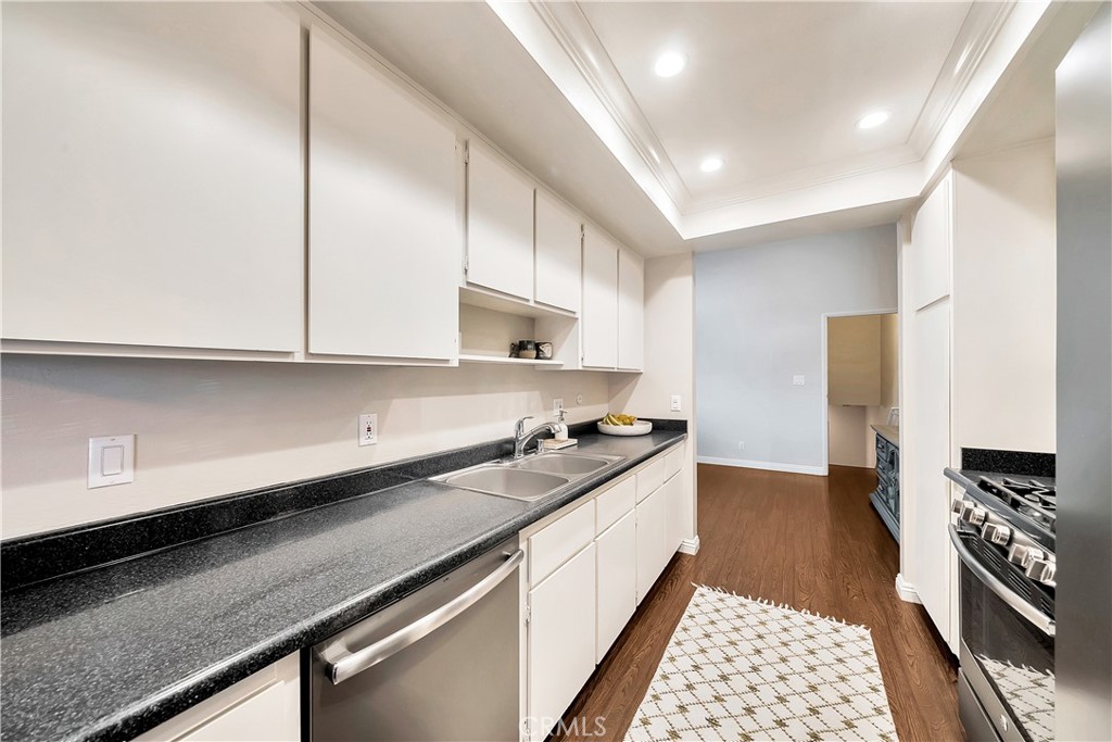 2915 Barrington Court