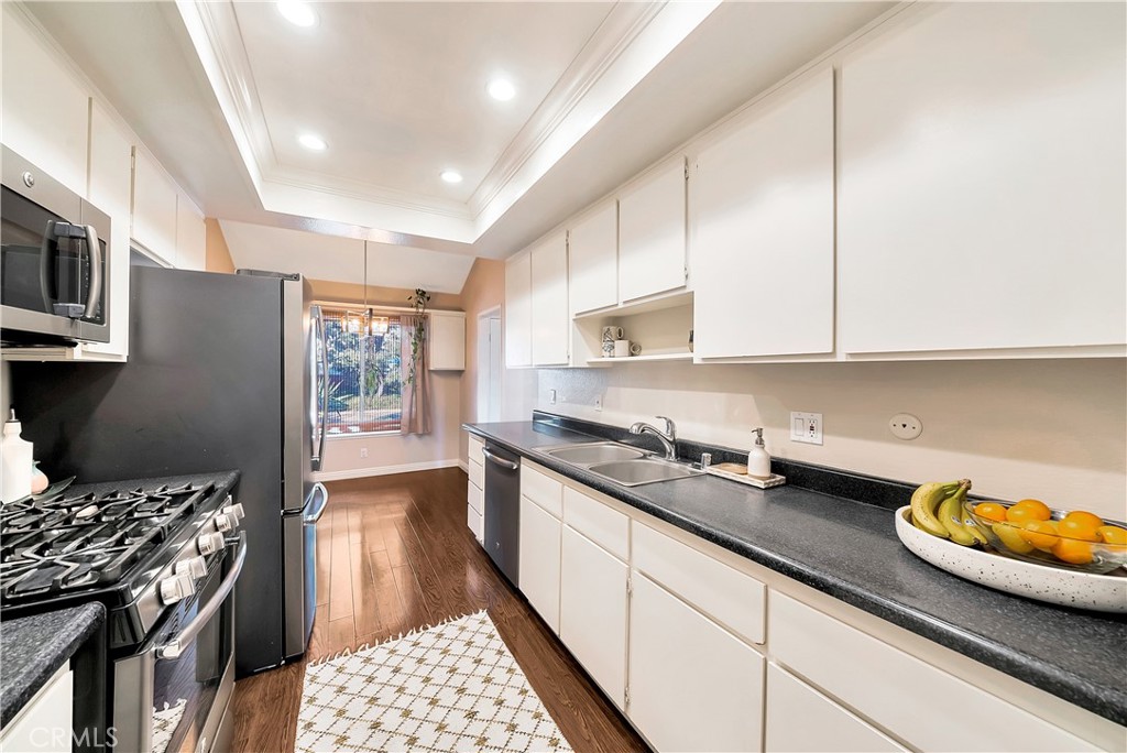 2915 Barrington Court