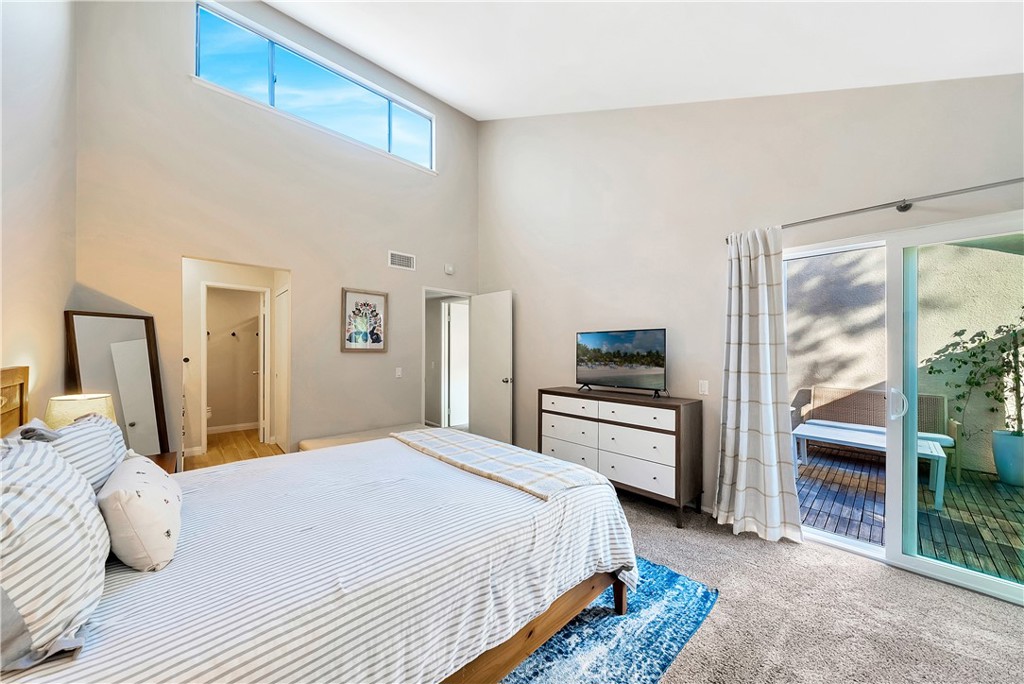 2915 Barrington Court