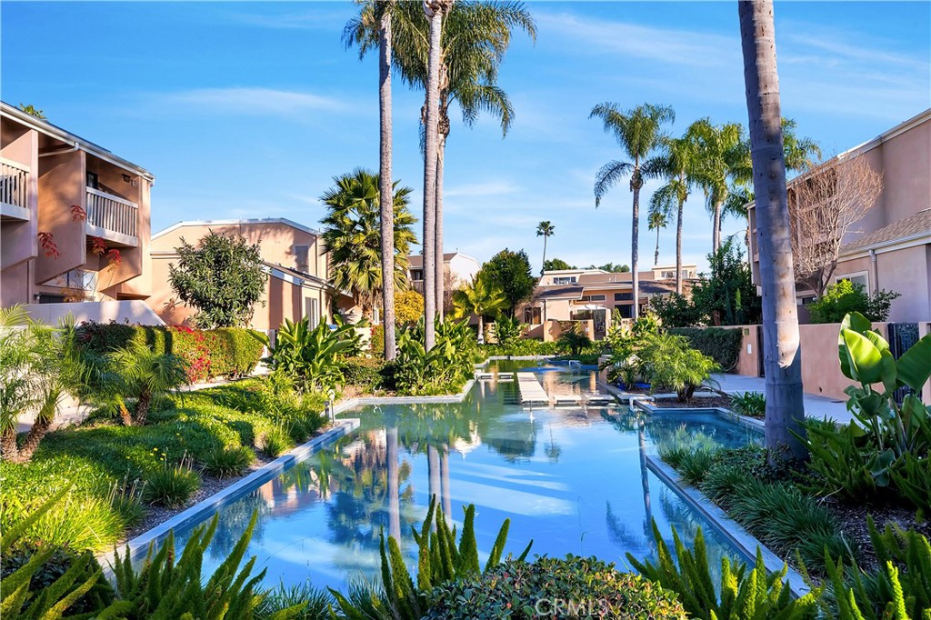 2915 Barrington Court