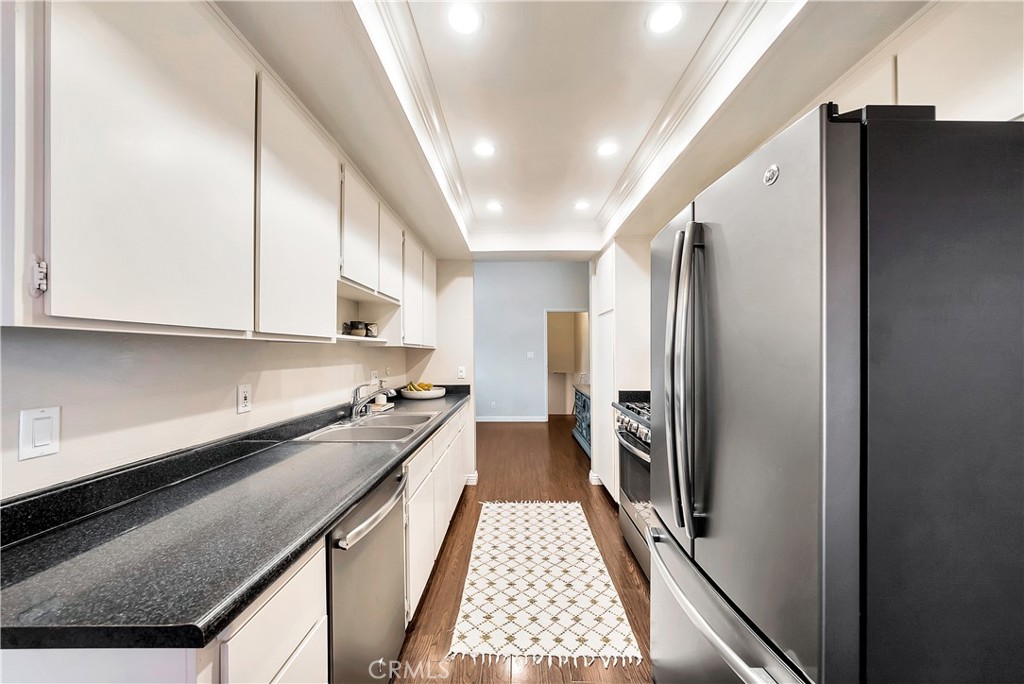 2915 Barrington Court