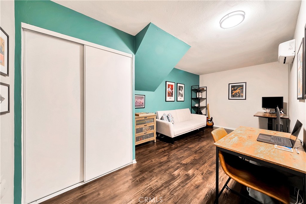 2915 Barrington Court