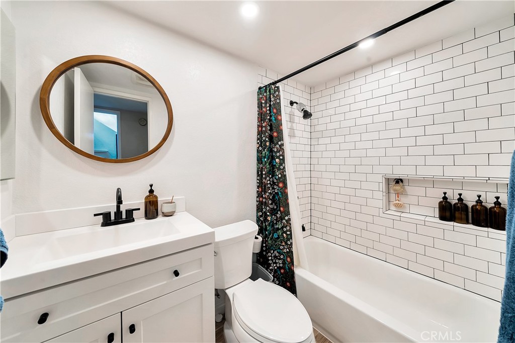 2915 Barrington Court