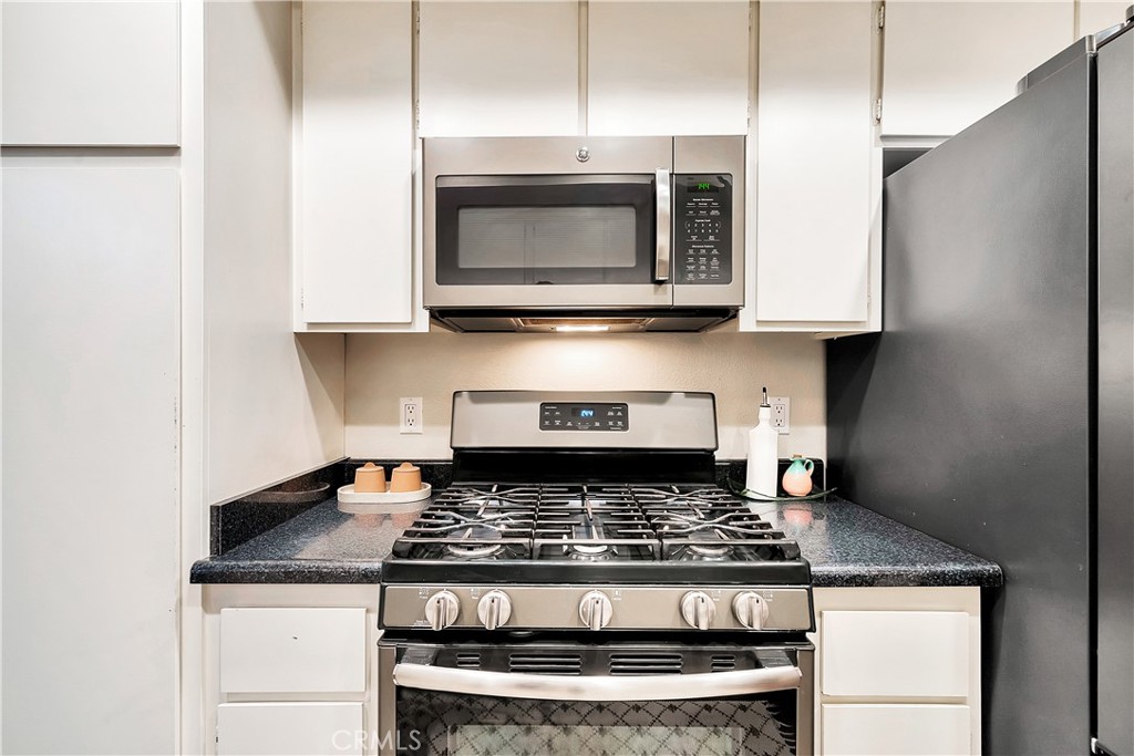 2915 Barrington Court