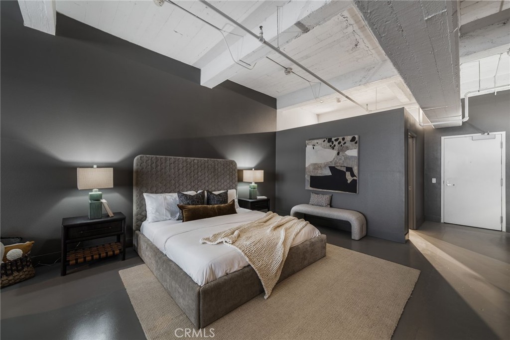 835 Locust Avenue 211