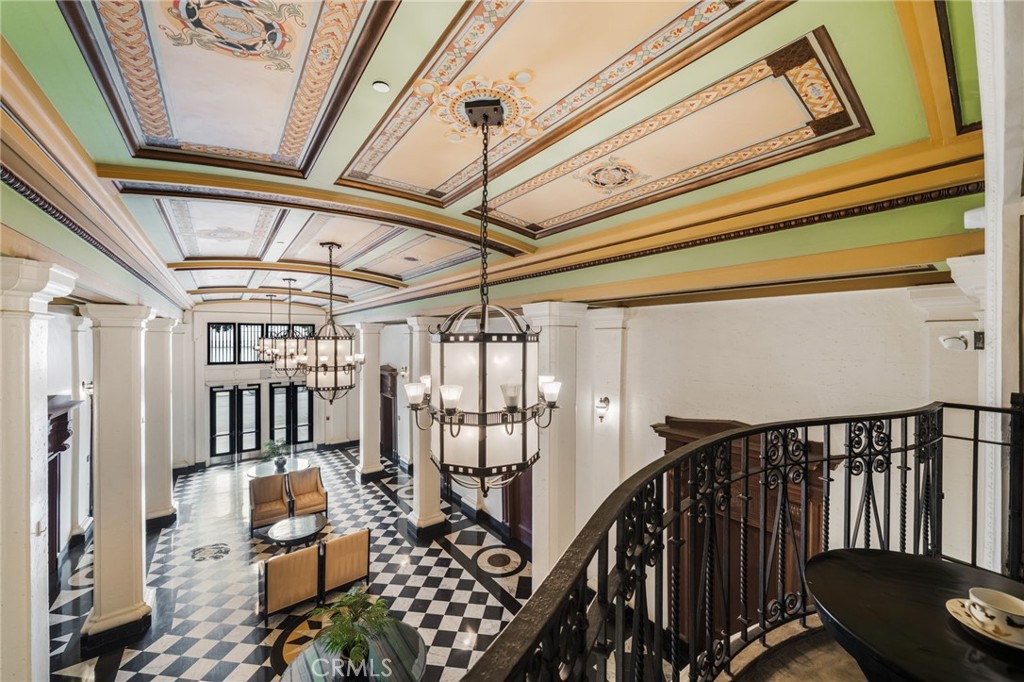 835 Locust Avenue 211