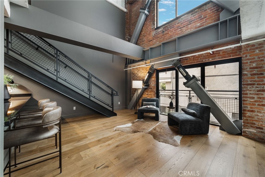 835 Locust Avenue 211
