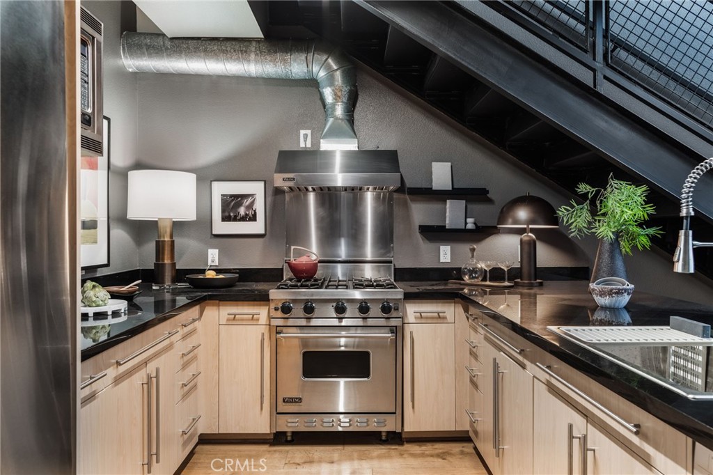 835 Locust Avenue 211