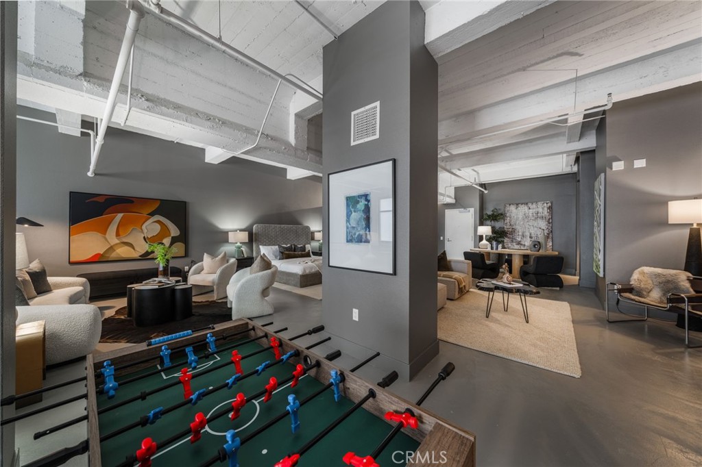 835 Locust Avenue 211