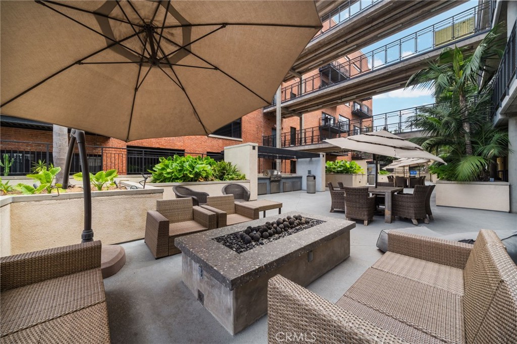 835 Locust Avenue 211