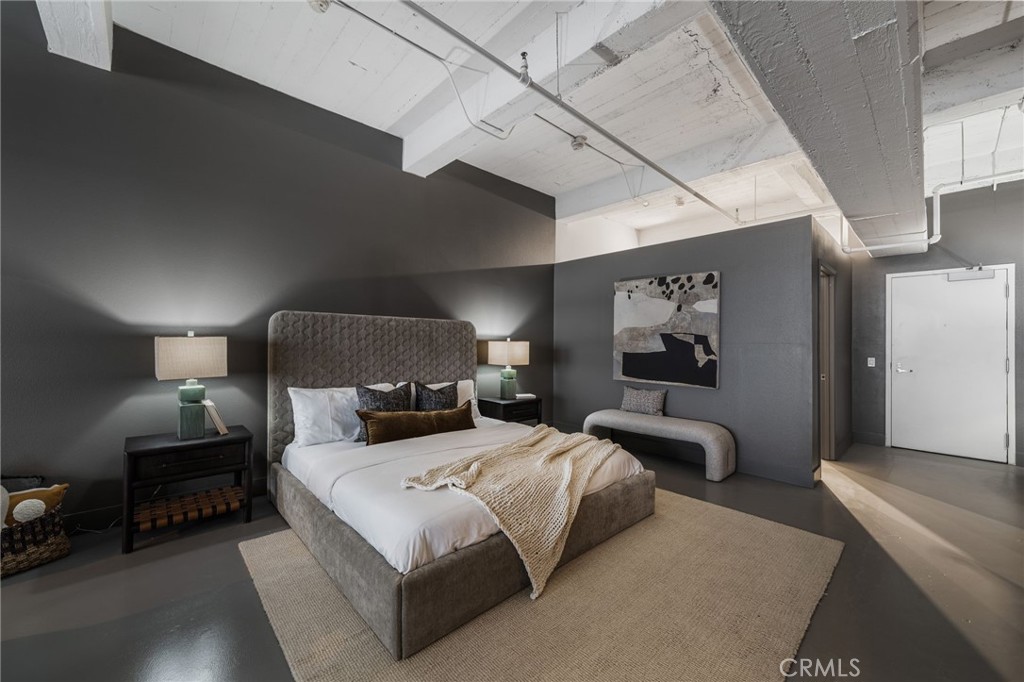 835 Locust Avenue 211