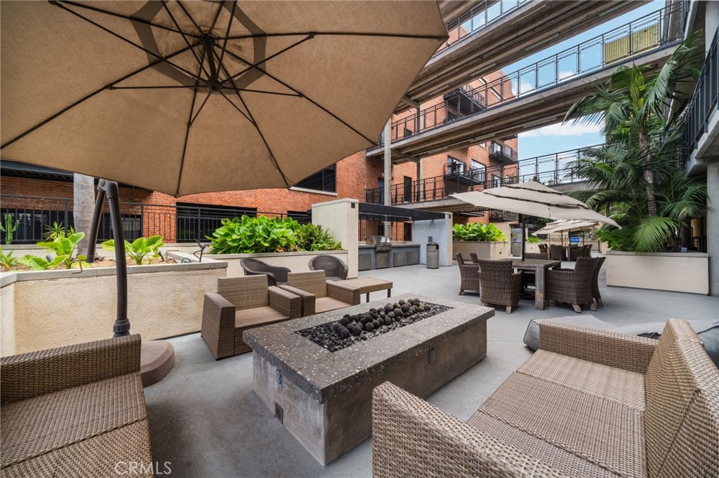 835 Locust Avenue 211