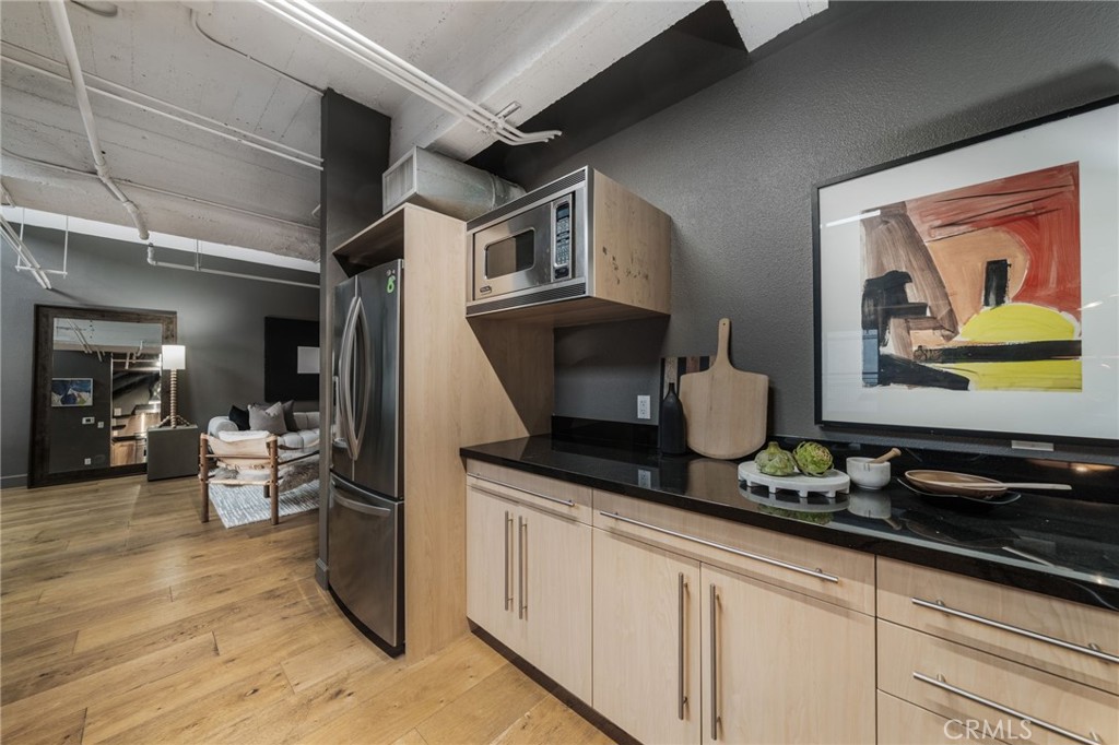 835 Locust Avenue 211