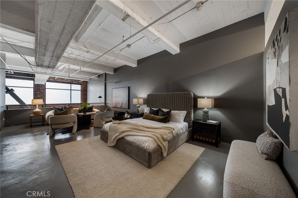 835 Locust Avenue 211