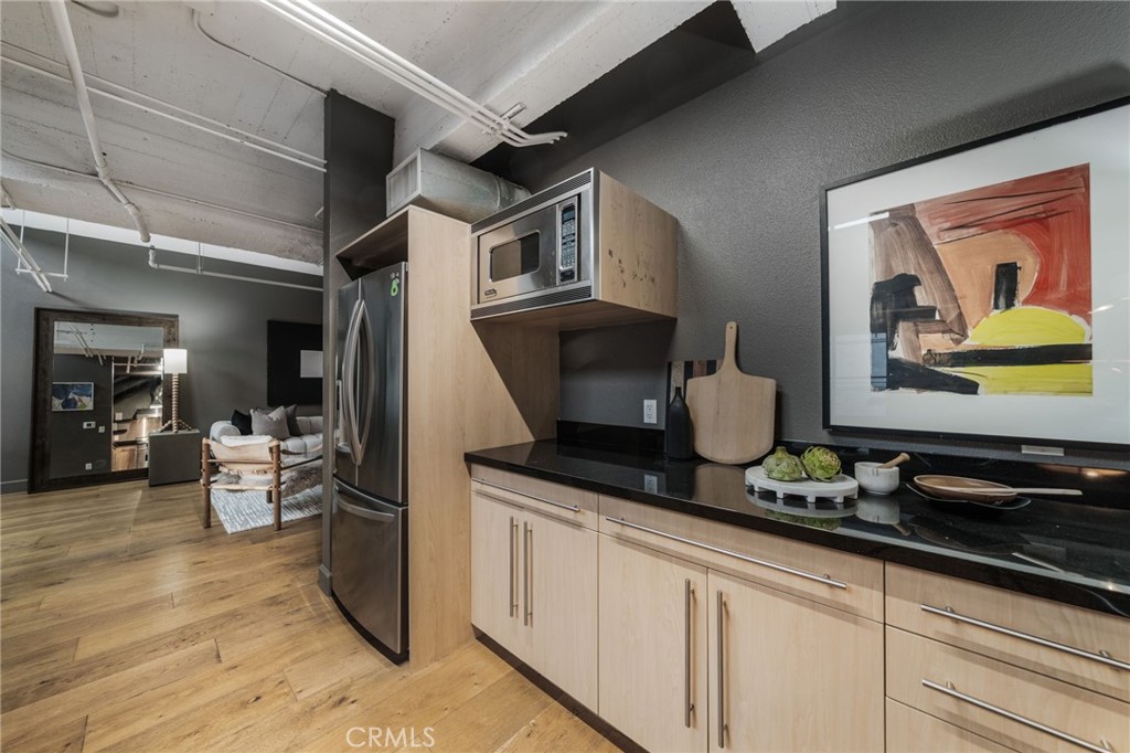 835 Locust Avenue 211