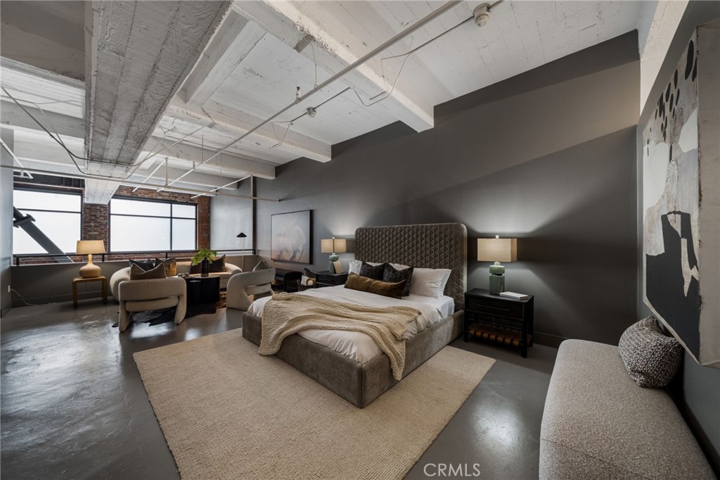 835 Locust Avenue 211