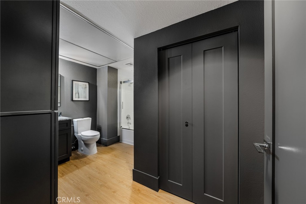835 Locust Avenue 211