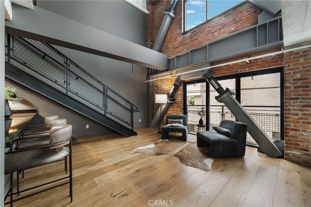 835 Locust Avenue 211