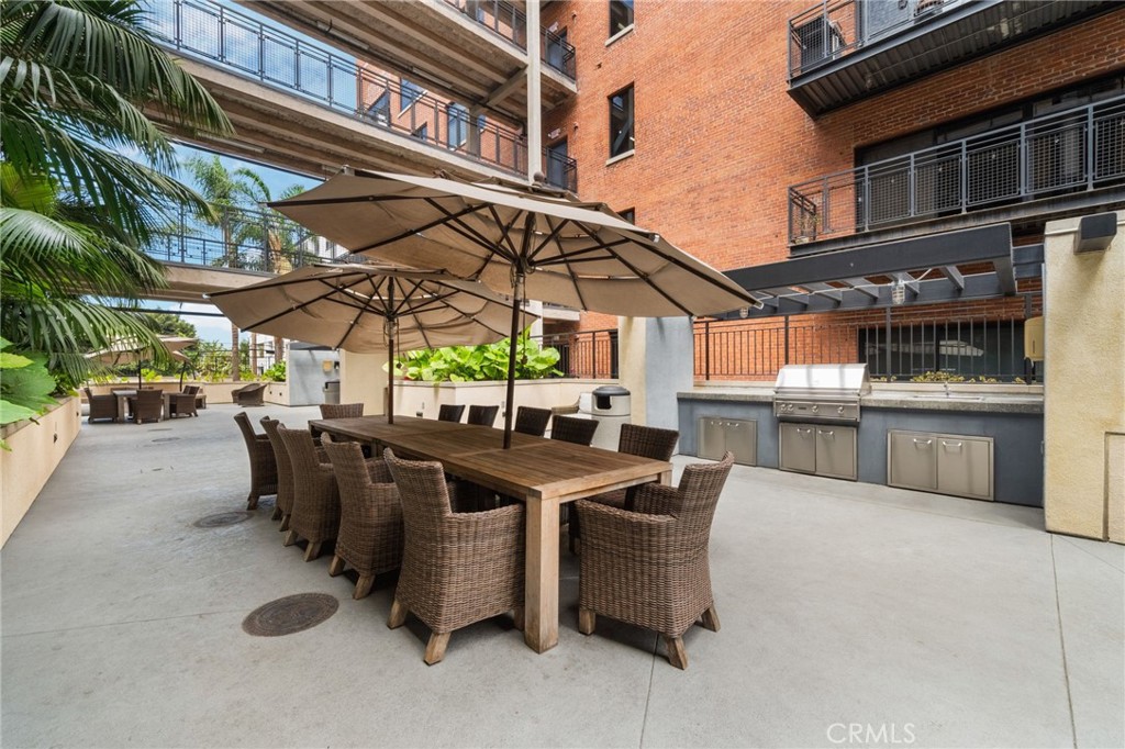 835 Locust Avenue 211