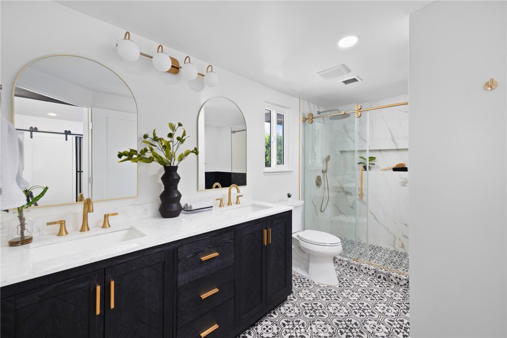 1165 N California Street