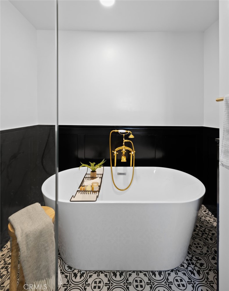 1165 N California Street