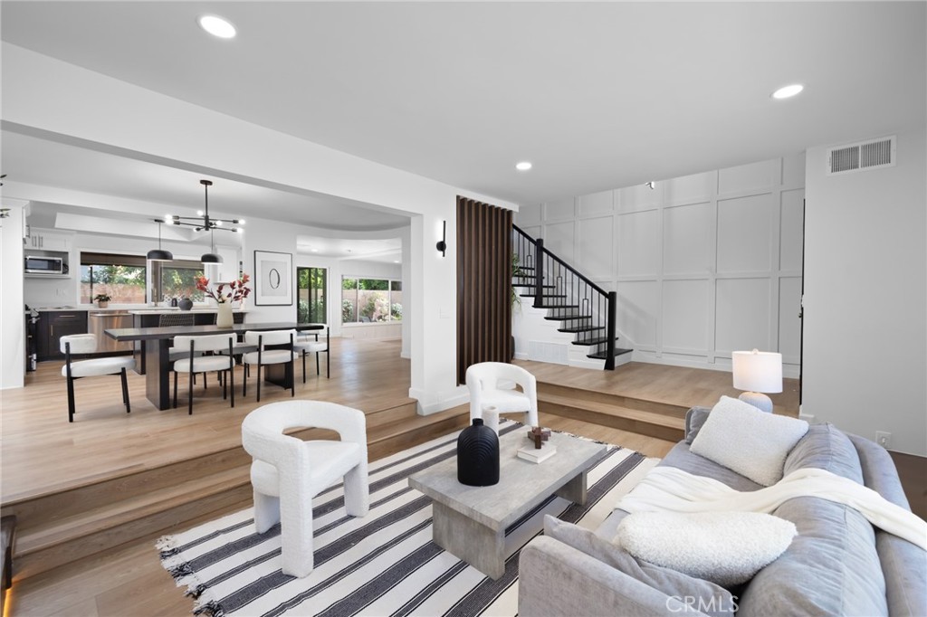 1165 N California Street