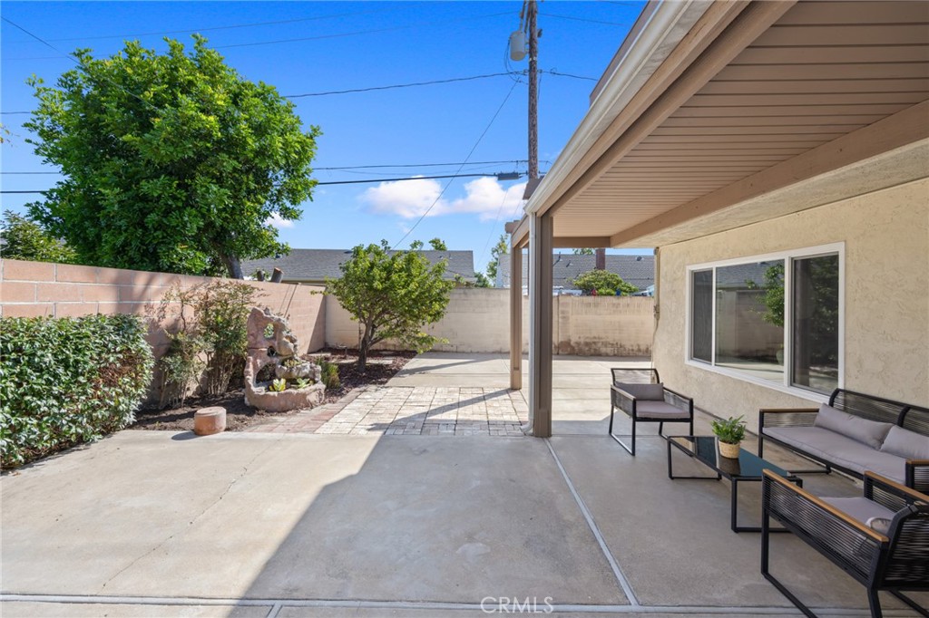 1165 N California Street