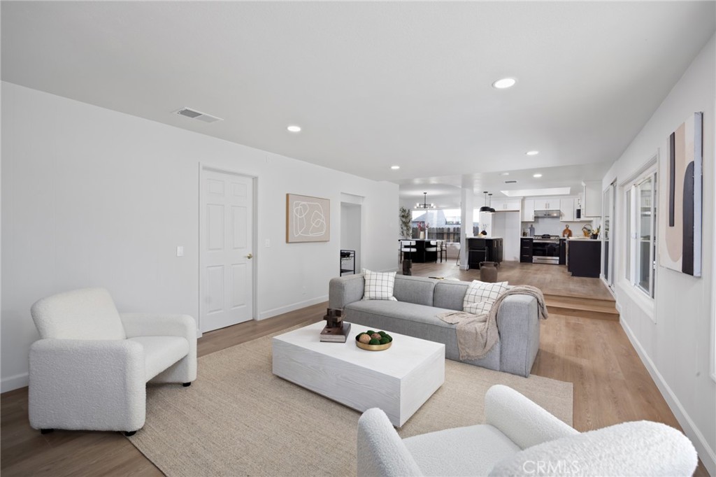 1165 N California Street